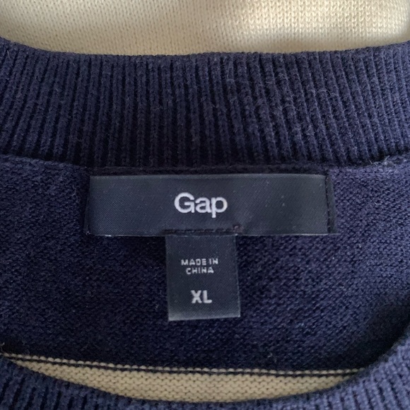 Gap striped crewneck sweater with 3/4 sleeves. Size Xl - Picture 8 of 10